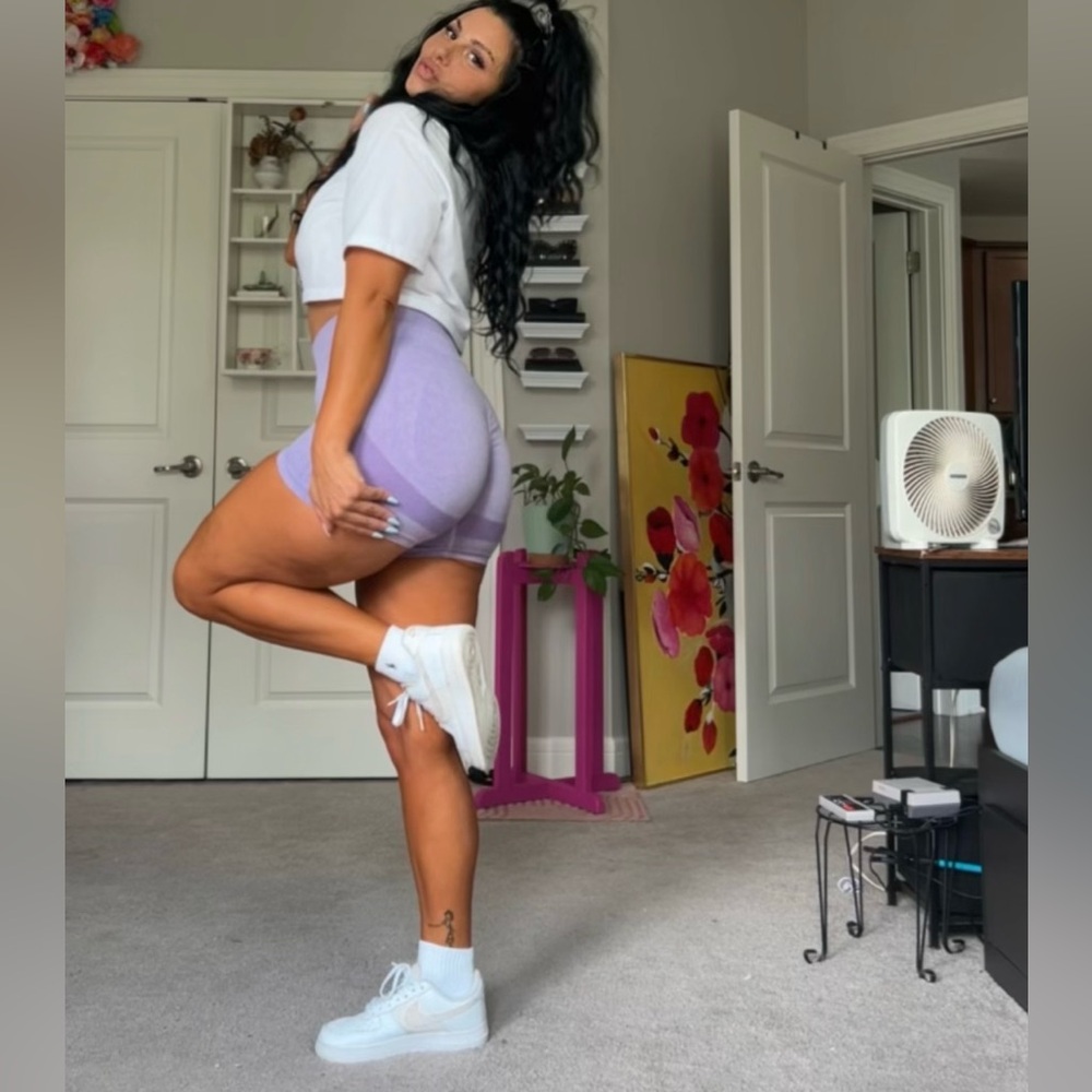 Erica here! I have a passion for luxury clothes, jewelry and accessories